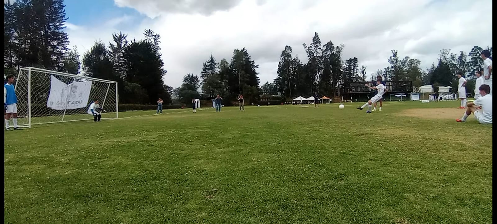 Israel Colmenares en acción durante la clínica